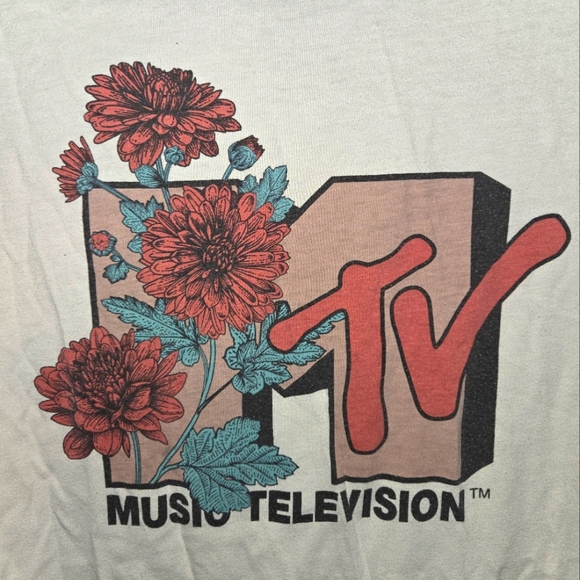 MTV Women's L Graphic Tee - Picture 3 of 10